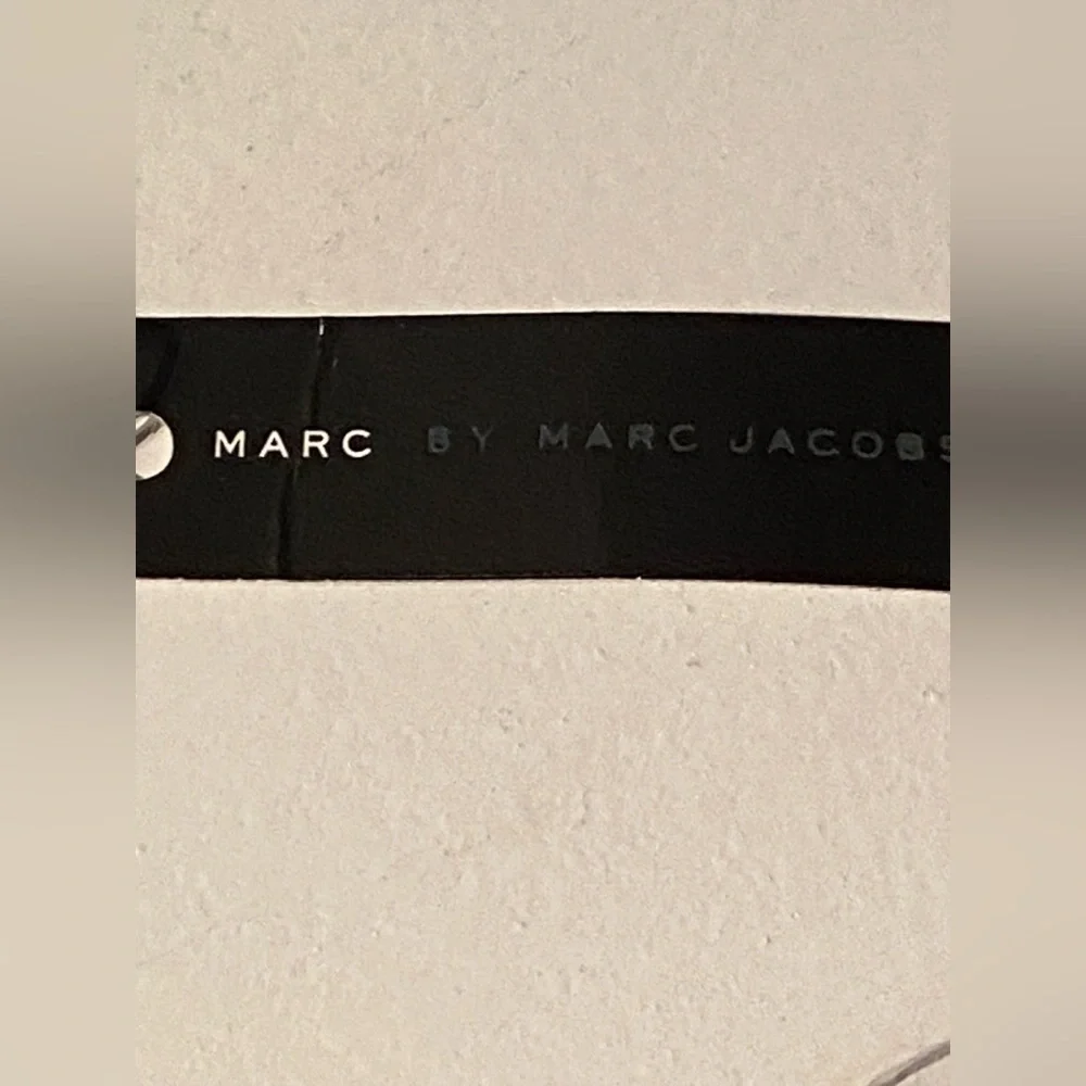 Marc Jacob’s Silicone Vibrant Green Braided Bracelet NWT - Picture 4 of 4